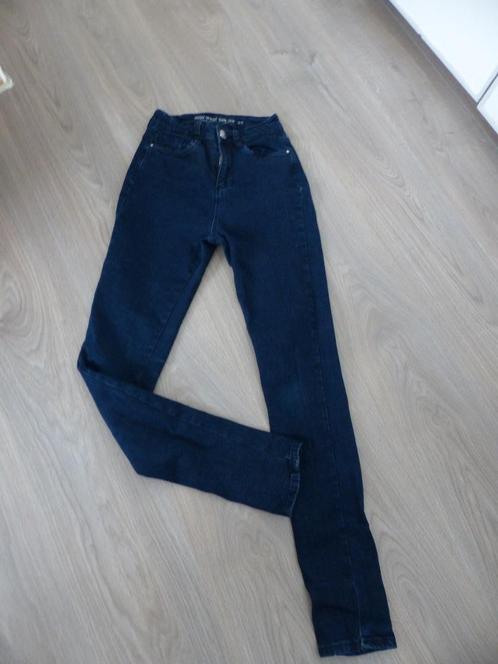 Jeansbroek Lola & Liza - maat 34, Kleding | Dames, Spijkerbroeken en Jeans, Zo goed als nieuw, W27 (confectie 34) of kleiner, Blauw