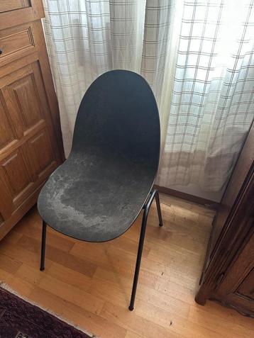 Chaise de salle à manger en plastique