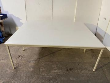 WERKBANKEN MET OF ZONDER BANKSCHROEF beschikbaar voor biedingen