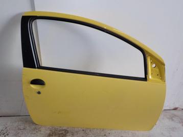 PORTIER RECHTS VOOR Peugeot 107 (01-2005/05-2014) beschikbaar voor biedingen
