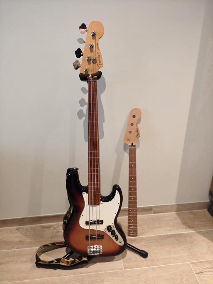 Fender Player Jazz Bass MiM Fretless, Musique & Instruments, Instruments à corde | Guitares | Basses, Utilisé, Électrique, Enlèvement