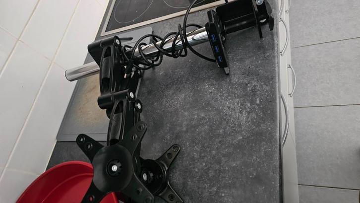 Support écran articulé Arctic avec hub USB 3.0 intégré, Informatique & Logiciels, Stations d'accueil, Hub USB, Enlèvement