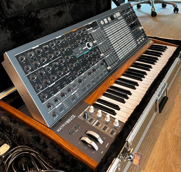 Arturia Matrixbrute (2024) & Matrixbrute Case, Muziek en Instrumenten, Synthesizers, Nieuw, 49 toetsen, Overige merken, Met koffer of flightcase