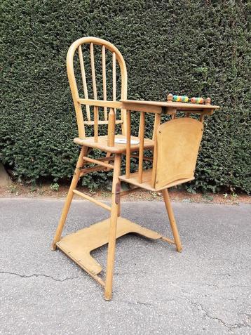 Multifunctionele, moduleerbare vintage kinderstoel beschikbaar voor biedingen