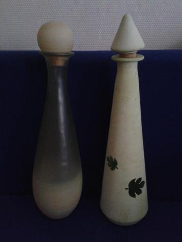 2 lichtgroene siervazen beschikbaar voor biedingen