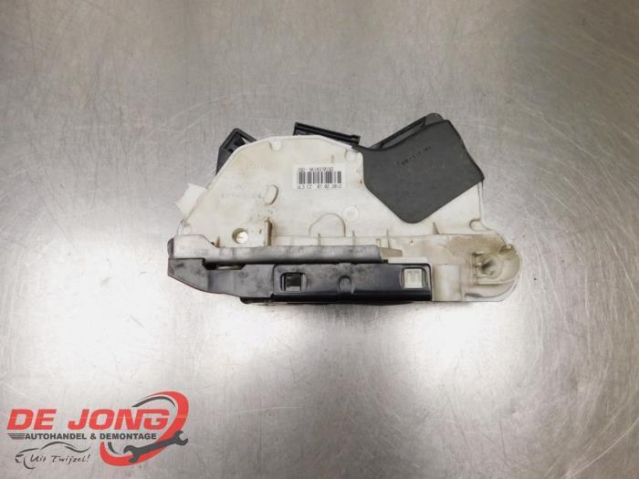 Deurslot Mechaniek 4Deurs links-voor van een Volkswagen Polo, Auto-onderdelen, Carrosserie, Volkswagen, Gebruikt, 3 maanden garantie