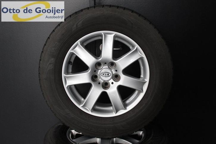 16 Inch Kia Sportage Winterbanden 4MM 215/70R16, Auto-onderdelen, Banden en Velgen, Banden en Velgen, Winterbanden, 16 inch, 215 mm