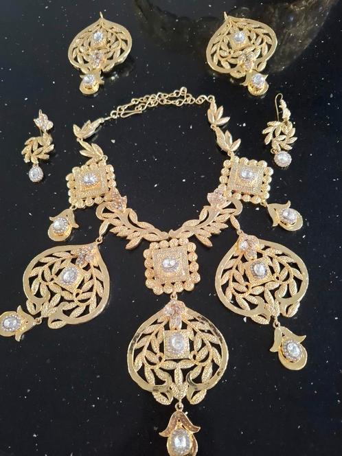 Parure neuve pour mariage oriental, Handtassen en Accessoires, Broches, Zo goed als nieuw, Ophalen