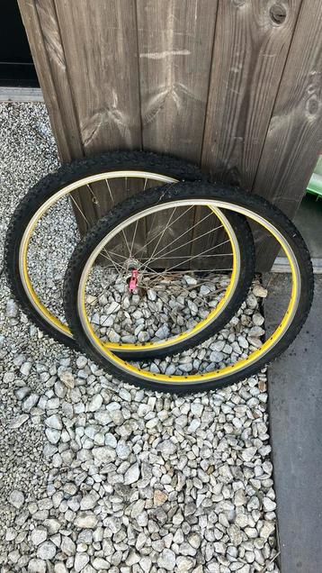 Moutainbike 26 inch wiel met banden beschikbaar voor biedingen