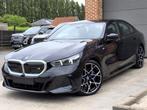 BMW i5 M60 - 601 PK - xDrive - 6.000 KM - ALS NIEUW, Automaat, 4 deurs, USB, Zwart