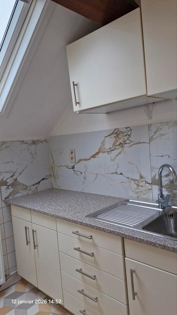 Appartement op de 4e verdieping zonder lift., Immo, Appartementen en Studio's te huur