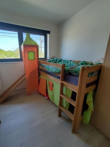 Bed hoogslaper beschikbaar voor biedingen