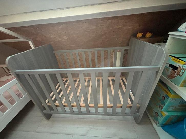 Babybedje/peuterbedje, aerosleepmatras, topper en hoeslakens, Kinderen en Baby's, Kinderkamer | Bedden, Gebruikt, Ophalen