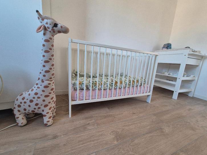 Wit Babybed (60x120)- Optioneel Airosleep Matras + Protector, Kinderen en Baby's, Kinderkamer | Bedden, Gebruikt, Minder dan 140 cm