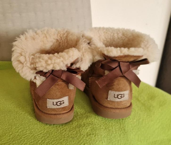 Ugg👍super doux + adorablement chuud👍t:33,5👍, Vêtements | Femmes, Chaussures, Comme neuf, Enlèvement ou Envoi