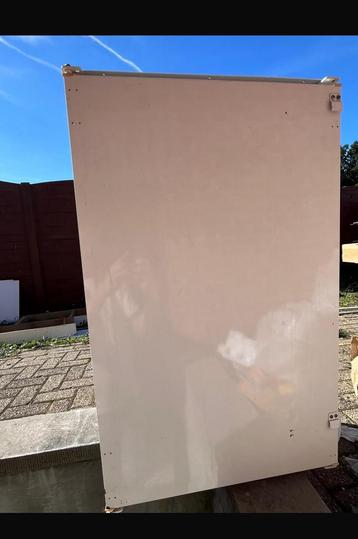 Zie foto’s ingebouwde koelkast wit van kleur beschikbaar voor biedingen