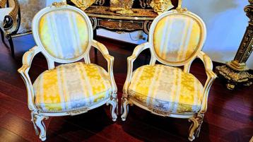 Louis XVI 2 zetels in zijde afgewerkt met bladgoud  beschikbaar voor biedingen