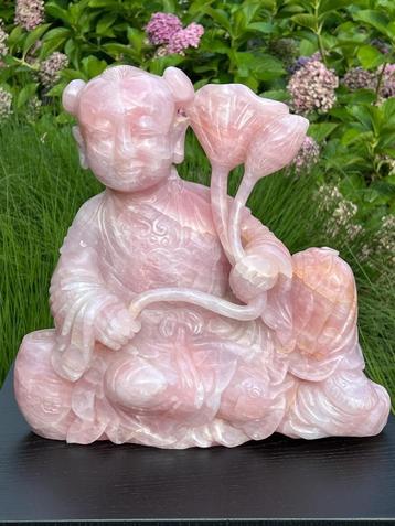 Roze kwarts kind met lotusbloem beschikbaar voor biedingen