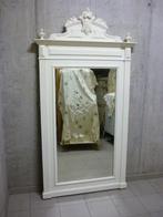Grote spiegel met ornamentale kuif hout gebroken wit creme, Ophalen, Zo goed als nieuw, 100 tot 125 cm, 150 tot 200 cm