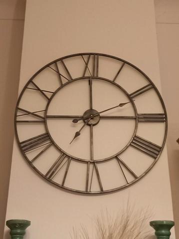 Horloge murale en fer forgé 