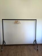 Groot en stevig kledingrek met wieltjes in perfecte staat, Ophalen, Met wielen, Zo goed als nieuw