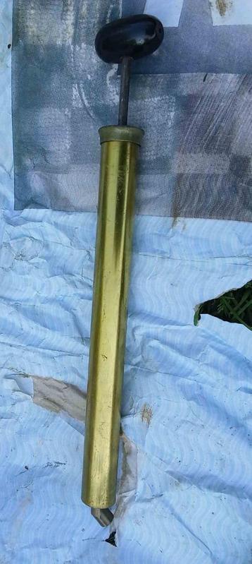 Antieke bandenpomp koper/messing beschikbaar voor biedingen