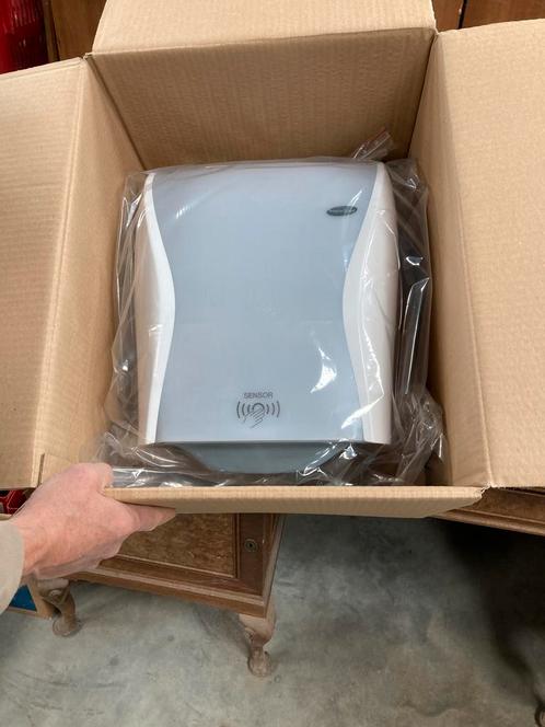 NIEUWE AUTOMATISCHE PAPIERDISPENCER XIBU HAGLEITNER, Huis en Inrichting, Overige Huis en Inrichting, Nieuw, Ophalen