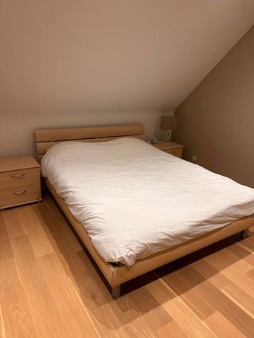 Lit 2 personnes 160x 200cm beschikbaar voor biedingen