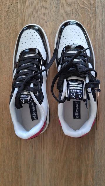 Sneakers Ellesse beschikbaar voor biedingen