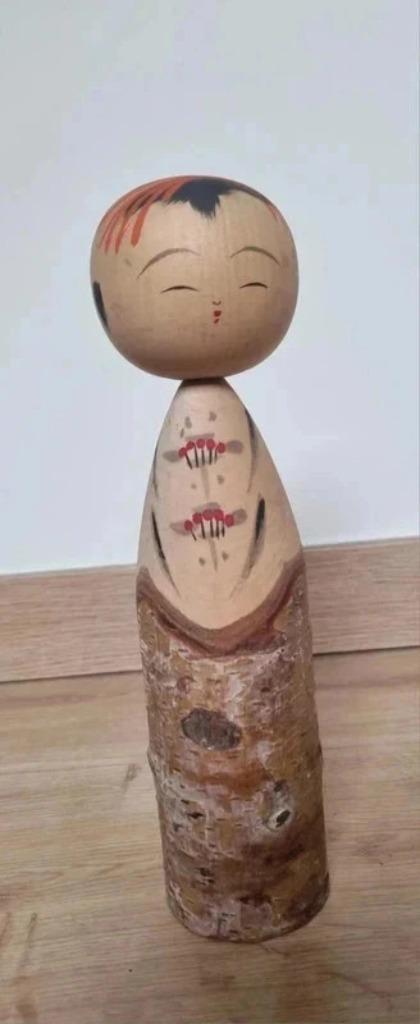 Prachtige Vintage boomschors Kokeshi van Teiko, Antiek en Kunst, Kunst | Beelden en Houtsnijwerken, Verzenden