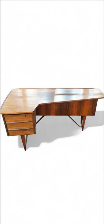 Boomerang bureau van Peter Løvig Nielsen voor Hedensted Møbe beschikbaar voor biedingen