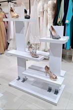 Winkel inrichting & bruidsmode, Ophalen