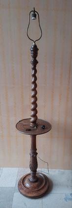 Vloerlamp in eikenhouten  uit de jaren 1930 met tablette, Ophalen