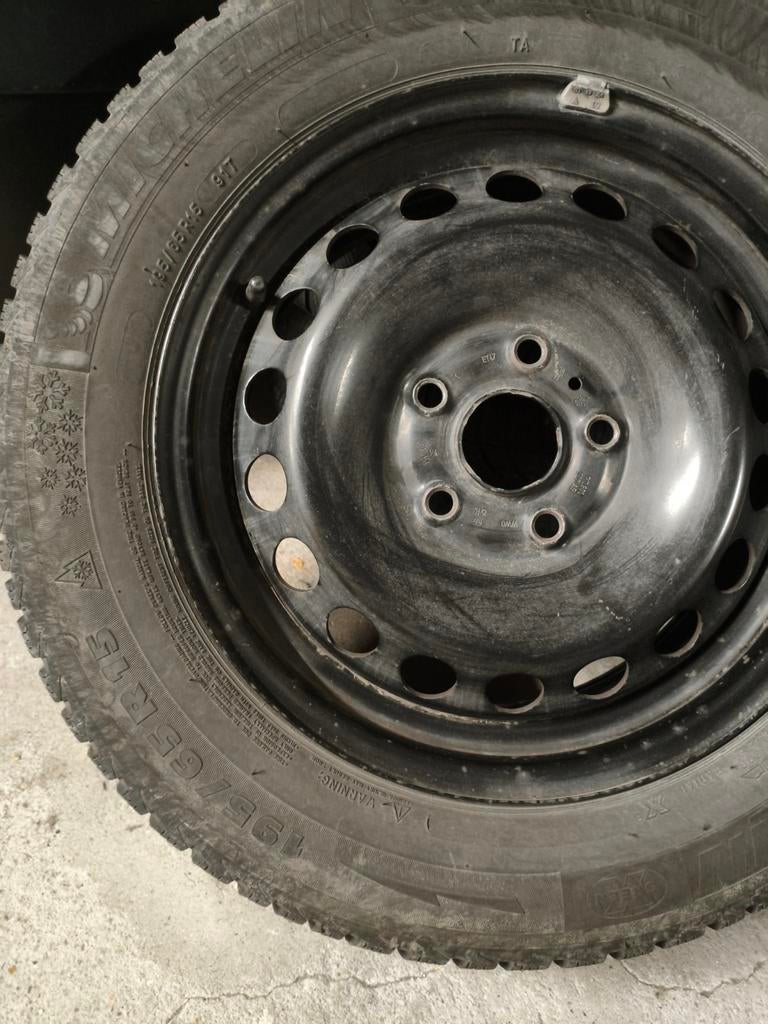 Jante+pneus hiver 195/65/15, Autos : Pièces & Accessoires, Pneus & Jantes, Pneus hiver, Pneu(s)