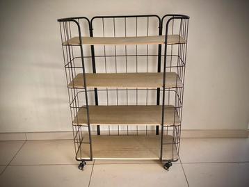 Trolleyrek, 4 leggers, wieltjes. Industrial 👨🏼‍🍳🪴🫖 beschikbaar voor biedingen