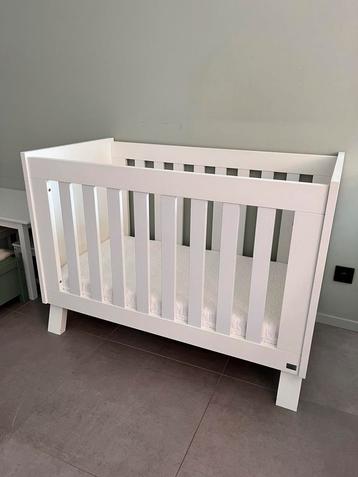 Babybed wit TWF 120x60 cm + matrasje beschikbaar voor biedingen