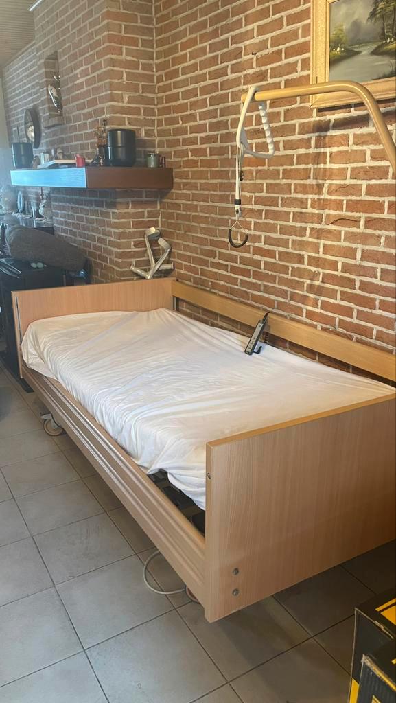 Ziekenhuisbed elektrische, Huis en Inrichting, Slaapkamer | Bedden, Gebruikt, Eenpersoons, 90 cm, 210 cm, Hout, Crème, Verstelbaar