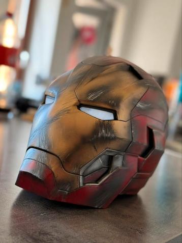 Casque Iron Man Mark 45 battle damaged beschikbaar voor biedingen