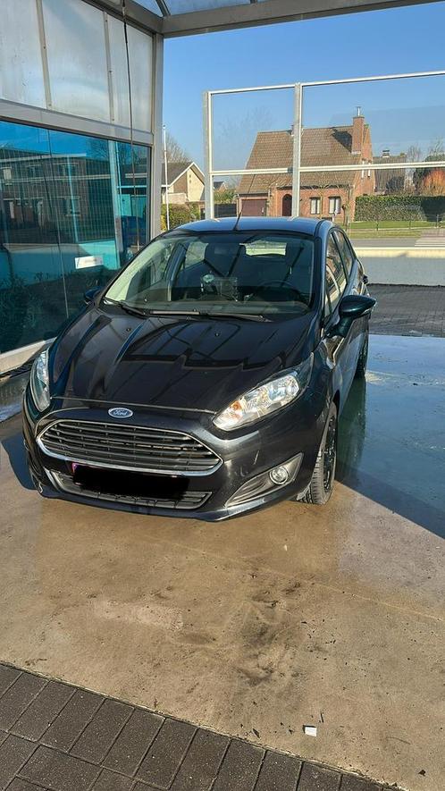 Ford Fista, Auto's, Ford, Particulier, Fiësta, Bluetooth, Benzine, Euro 6, Berline, 5 deurs, Handgeschakeld, Zwart, Grijs, Leder