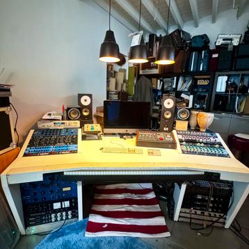 Studio uitverkoop beschikbaar voor biedingen