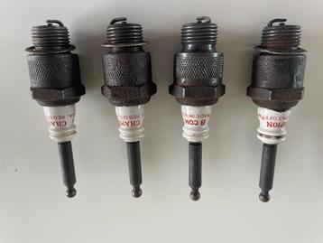Zeer oude bougies jaren 1920 uit Minerva motor! beschikbaar voor biedingen