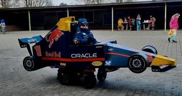Red Bull,  Zelfbouw Formule 1 cover, decoratie, carnaval beschikbaar voor biedingen