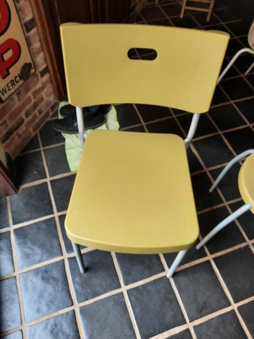 2 keukenstoelen + 3 krukjes assorti, Huis en Inrichting, Stoelen, Zo goed als nieuw, Ophalen