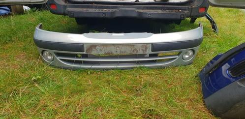 RENAULT MÉGANE VOORBUMPER +MISTLAMPEN BJ 99 TOT 2003, Auto-onderdelen, Carrosserie, Bumper, Voor, Gebruikt, Ophalen of Verzenden