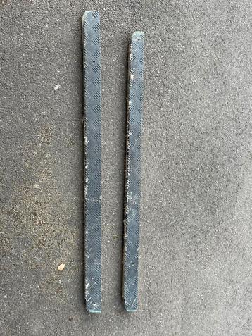 Land Rover Defender 90 side traanplaaten. beschikbaar voor biedingen