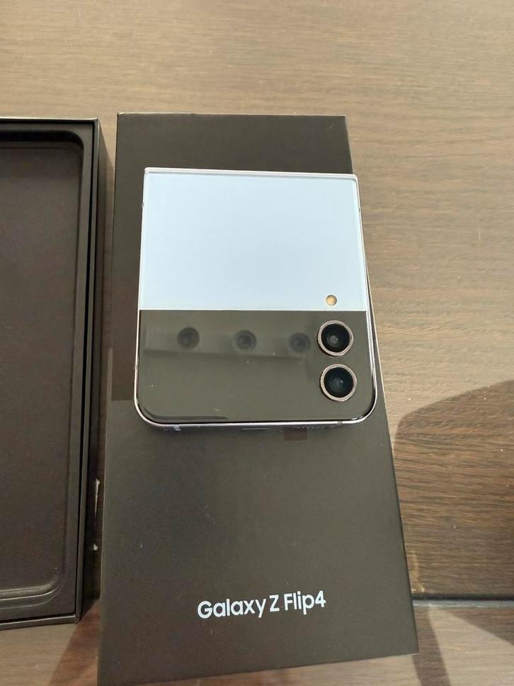 Samsung Galaxy Z Flip4, Télécoms, Téléphonie mobile | Samsung, Autres modèles, 8 GB, Android OS, 10 mégapixels ou plus, Bleu, Enlèvement