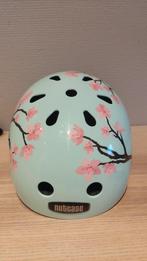 Nutcase fietshelm (street cherry Blossom) nieuwstaat !!!, Fietsen en Brommers, Fietsaccessoires | Fietshelmen, Ophalen, Zo goed als nieuw