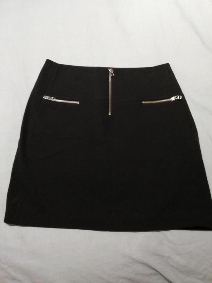 Mooie zwarte geklede rok, NIEUW, Kleding | Dames, Rokken, Nieuw, Maat 38/40 (M), Zwart, Boven de knie, Ophalen of Verzenden