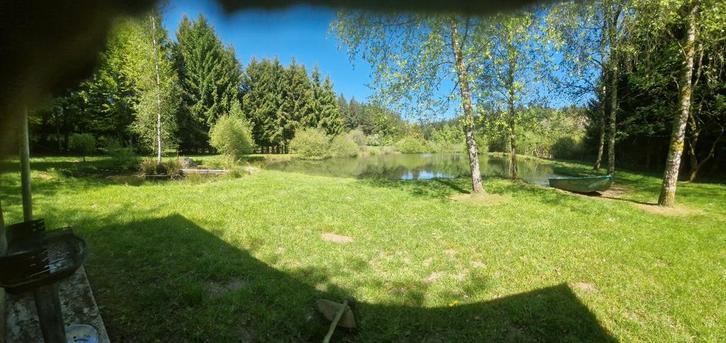 Droomplek met vijver, Vakantie, Campings, Landelijk, Aan meer of rivier, In bos