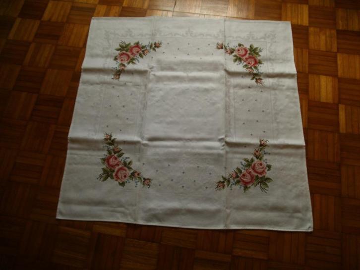 Tafellaken wit 88 x 88cm (DS204-m), Huis en Inrichting, Woonaccessoires | Overige, Zo goed als nieuw, Ophalen of Verzenden